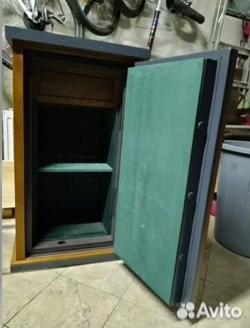 Сейф для денег и документов 