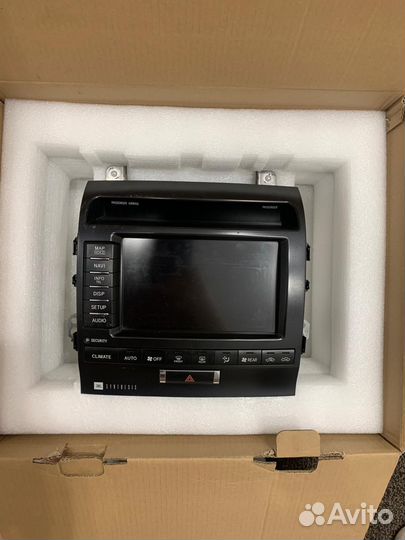 Головное устройство на Тойота land cruiser 200