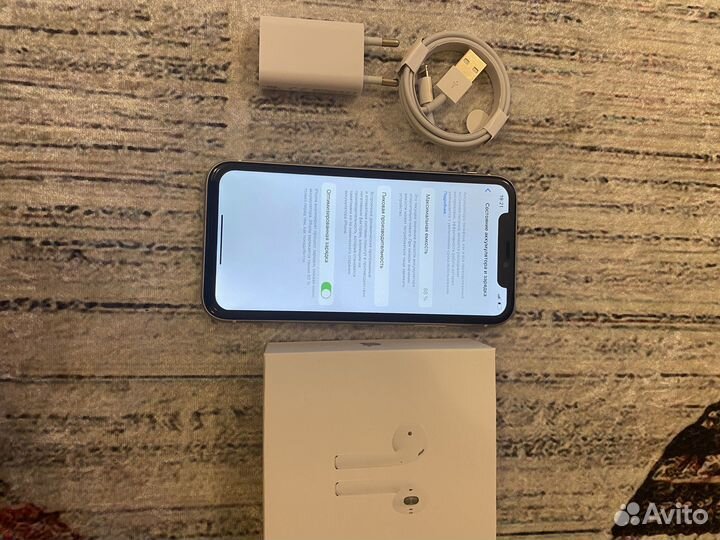 Телефон iPhone 11