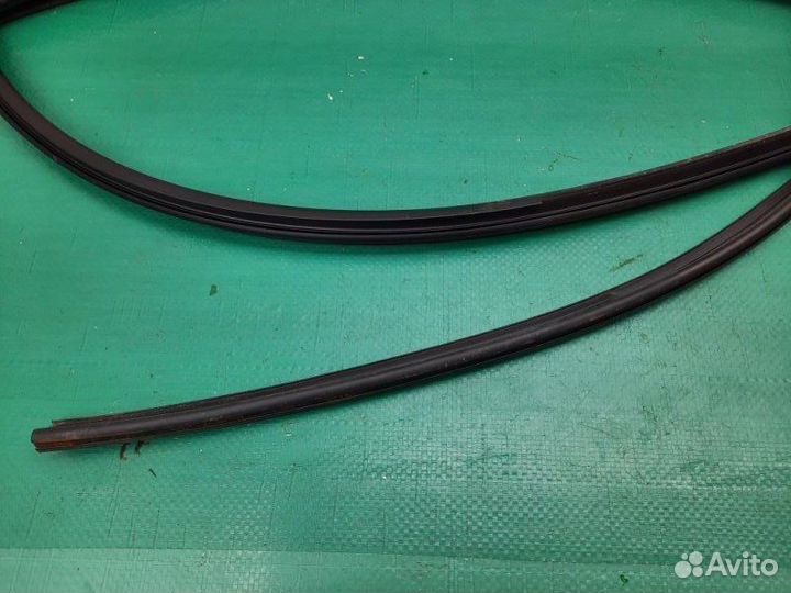 Уплотнитель стекла двери задний правый Hyundai