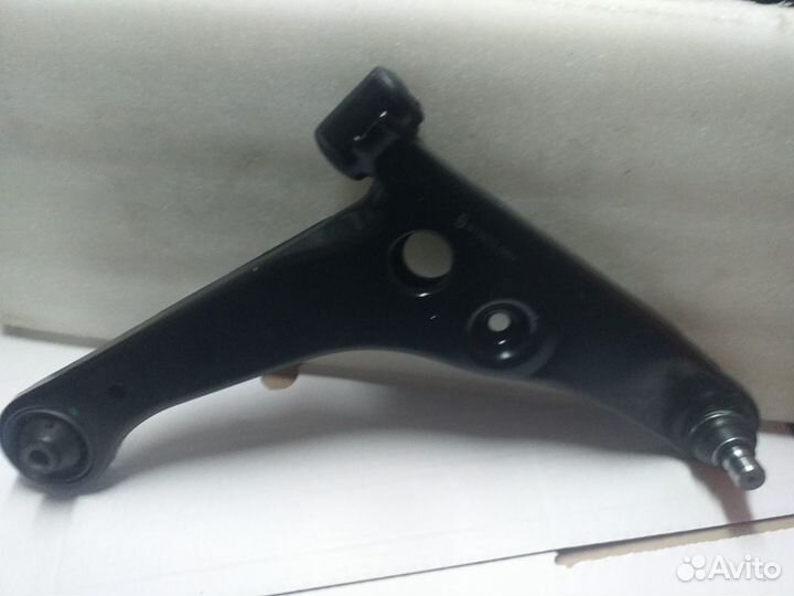 Рычаг подвески передний правый Mitsubishi Lancer 9