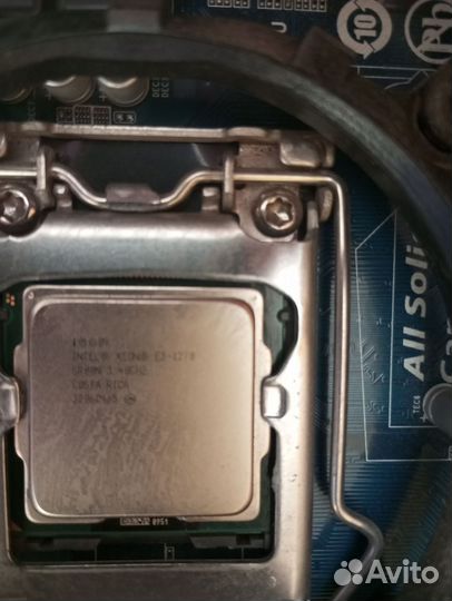 Материнская плата с процессором и памятью