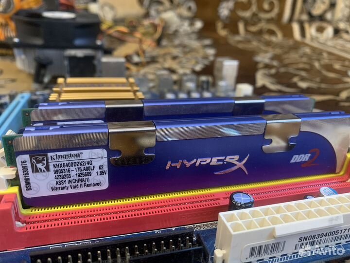 Материнская плата с процессором и памятью