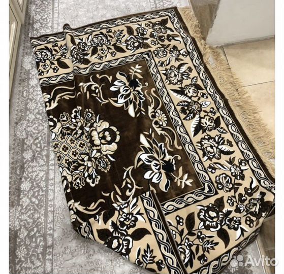 Пледы и покрывало