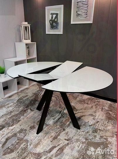 Стол новый. Столик