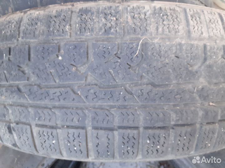 Kumho I'Zen RV Asymmetric 235/65 R17