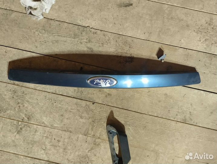 Накладка двери багажника Ford Mondeo 3