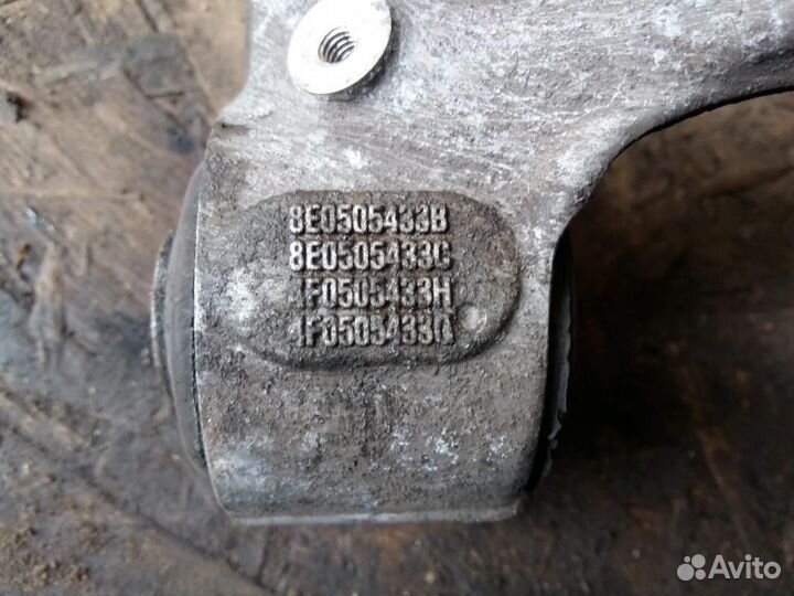 Кулак задний левый Audi A6 C6 2004-2011