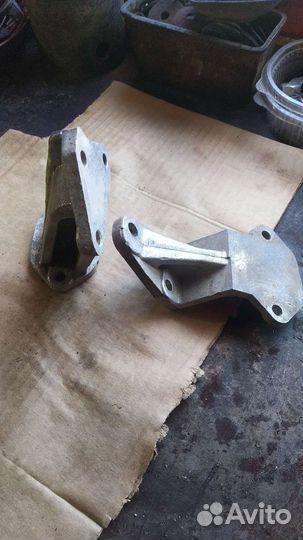 Крепление двигателя узам 2126