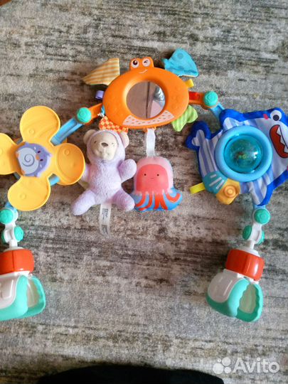 Дуга с игрушками