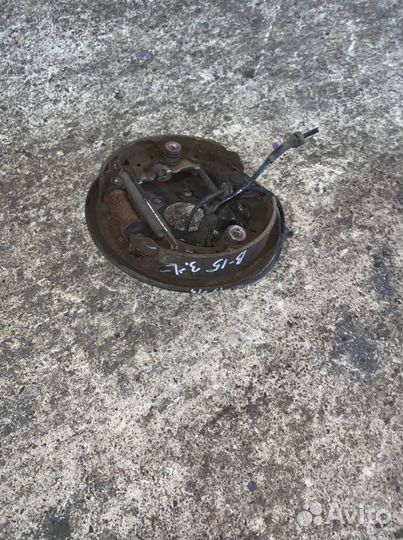 Тормозной кожух задний левый Ниссан Санни B15