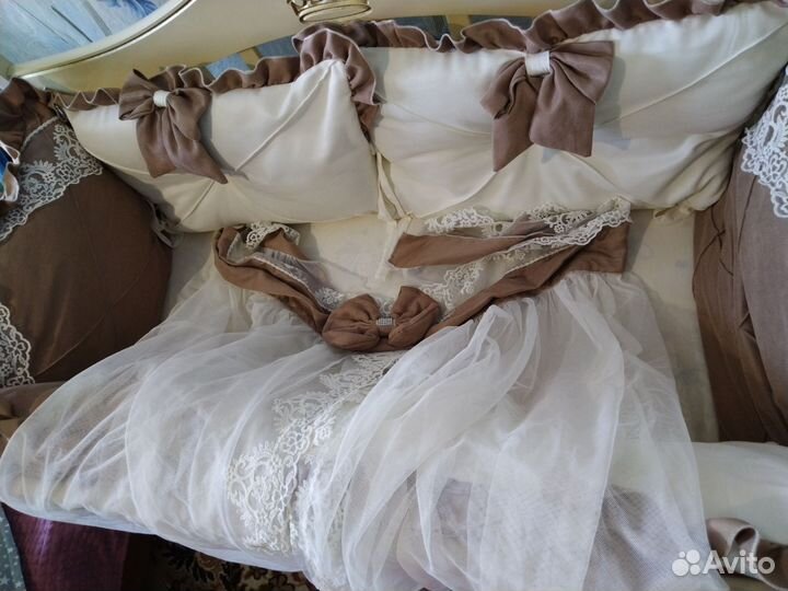 Детская кроватка с маятником и ящиком