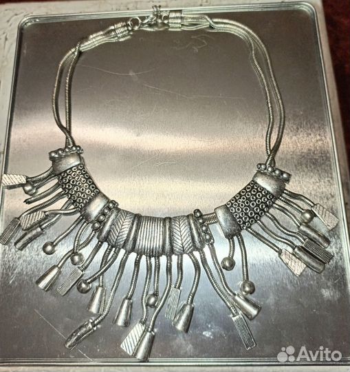 Украшение на шею