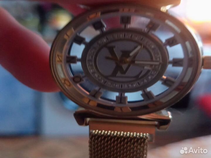 Часы Луи вьютон