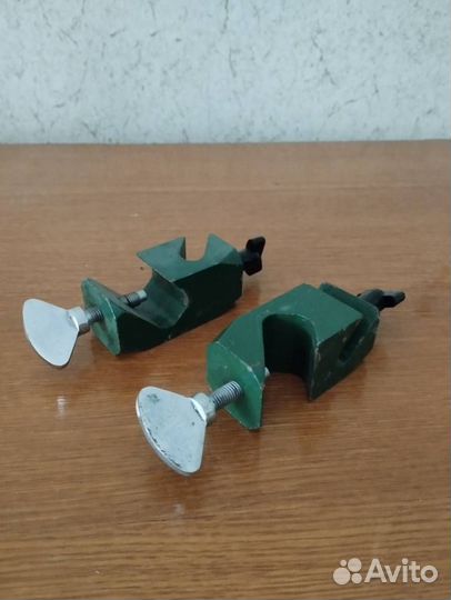 Зажим лабораторный