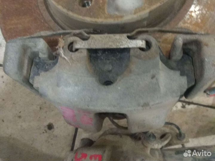 Суппорт передний тормозной BMW 3 Series E46