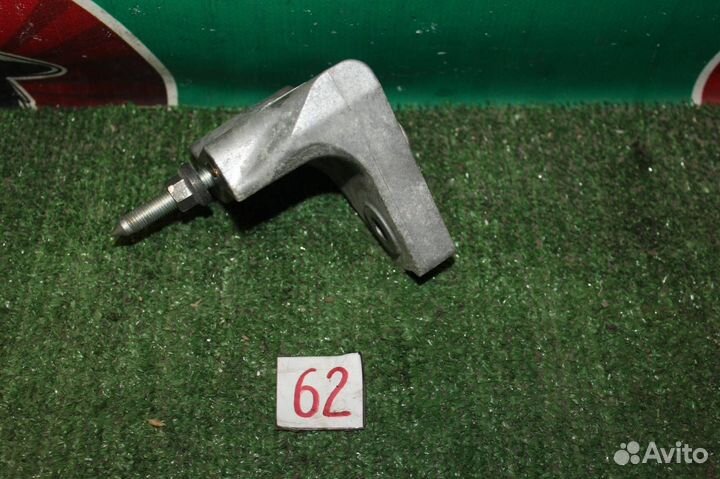 Кронштейн двигателя передний правый Toyota Avensis