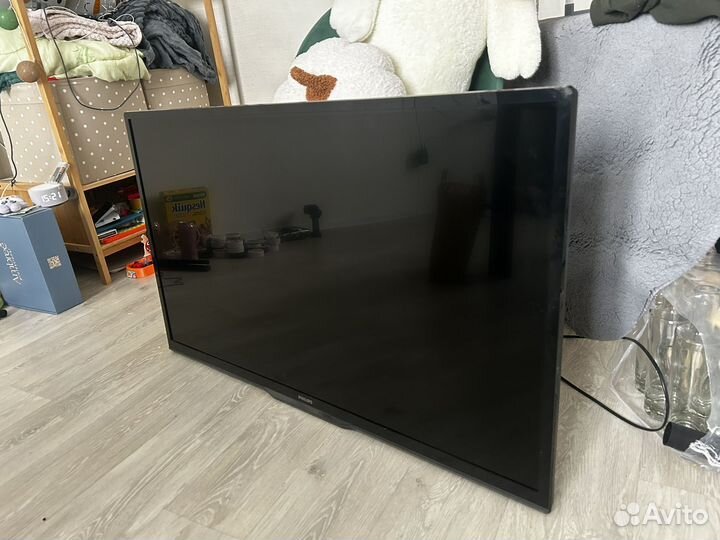 Телевизор Philips 117см с нюансами