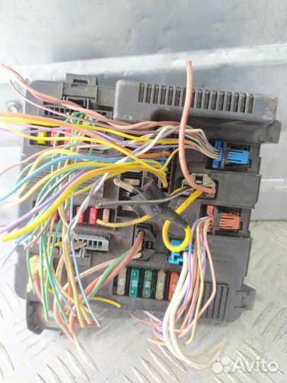 Блок предохранителей Renault Megane 2 2003- 2008