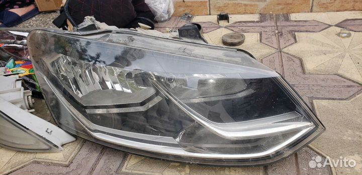 Продам фару volkswagen polo оригинал крепл-ие слом