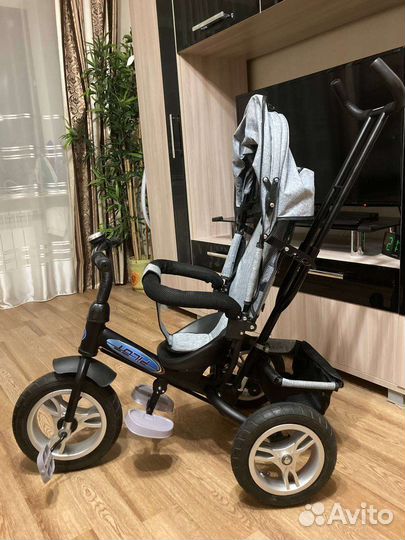 Трехколесный велосипед с родительской ручкой