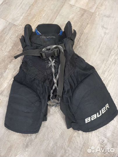 Нагрудник хоккейный,хоккейные шорты на 150 рост