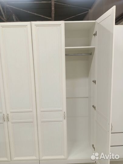Шкафы гардеробные новые
