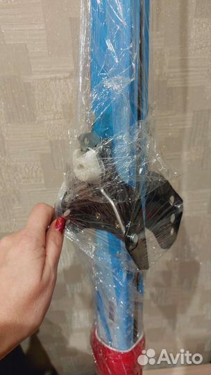 Лыжные ботинки, палки и лыжи