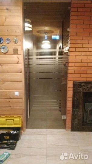 Стеклянные двери на заказ