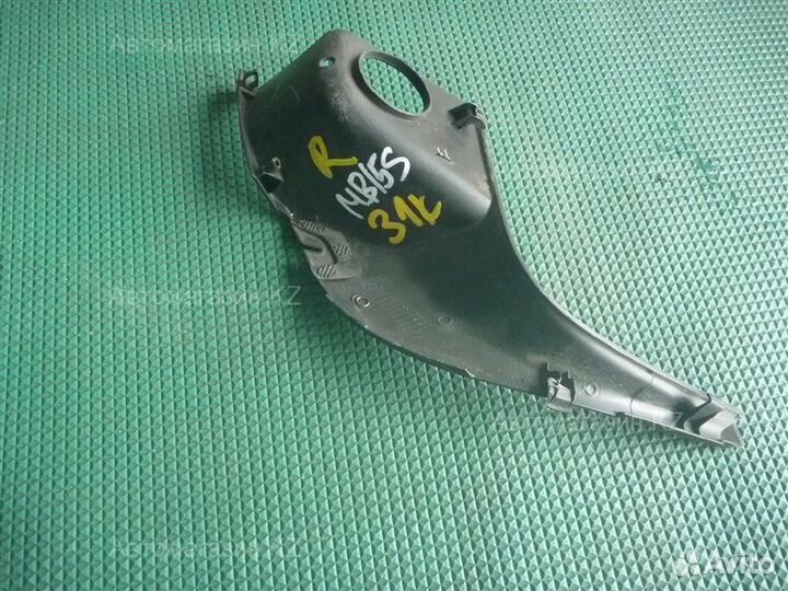 Уголок решетки под дворники прав. mitsubishi delic