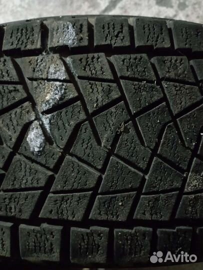 Bridgestone Blizzak Ice 235/65 R17