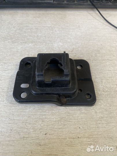 Кронштейн решетки мпзда сх5 2 правая