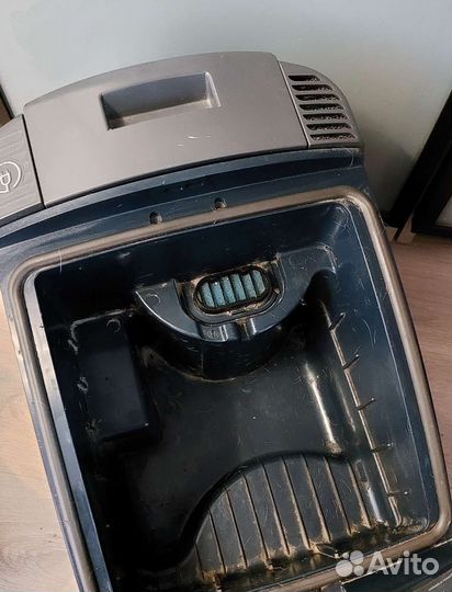 Пылесос Thomas Genius S1 работающий