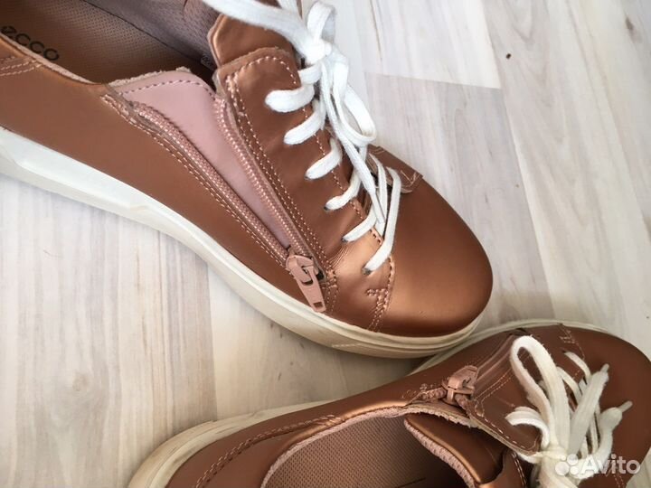 Кроссовки новые ecco р.37