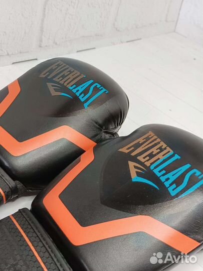 Боксерские перчатки