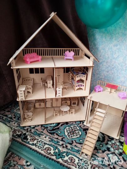 Кукольный домик с мебелью