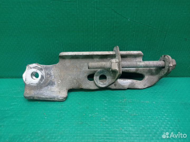 Натяжитель ремня генератора Toyota Corolla 150 1ZR