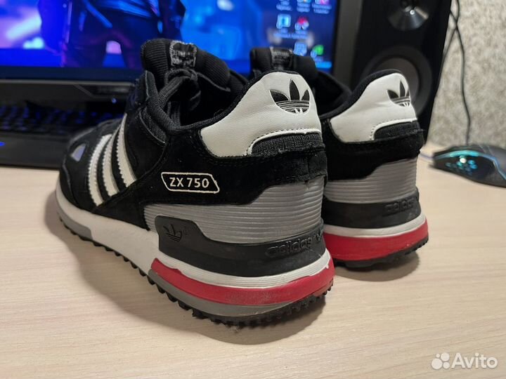 Кроссовки adidas ZX750