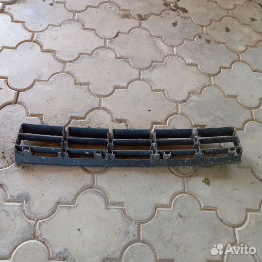 Решётка нижняя в бампер фольксваген гольф 4