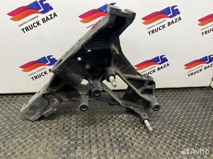 Кронштейн буксировочный левый Volvo FH