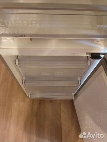 Холодильник Siemens KG39NXI15R