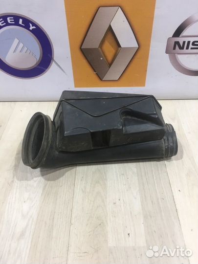 Резонатор воздушного фильтра Renault logan