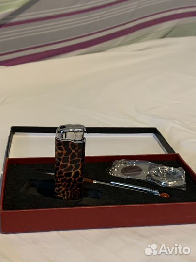 Зажигалка газовая с фонариком, новая