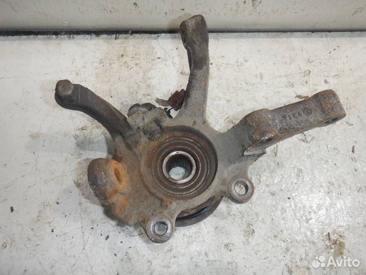 Кулак передний левый