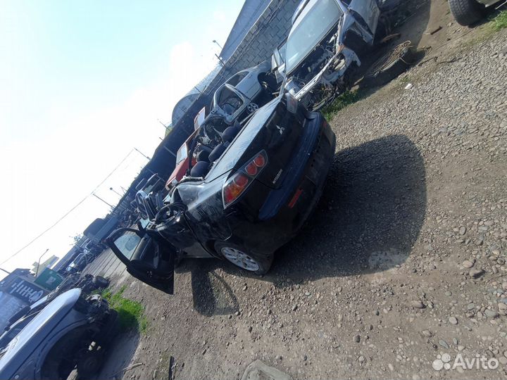 В разборе Митсубиси Лансер/Mitsubishi Lancer