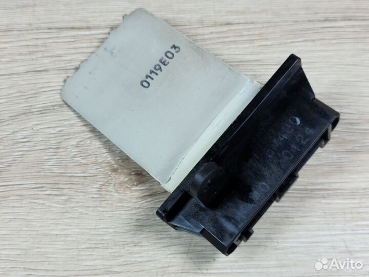Резистор печки Nissan Almera N16