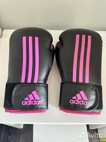 Боксерские перчатки adidas 14 oz