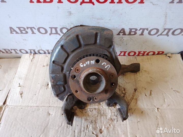 Поворотный кулак передний правый Volkswagen Golf 3