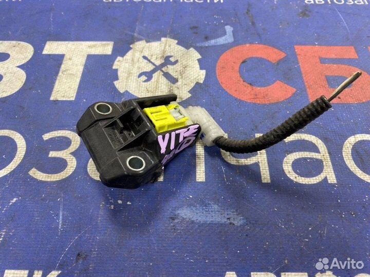 Датчик airbag левый Toyota Vitz KSP90 1krfe