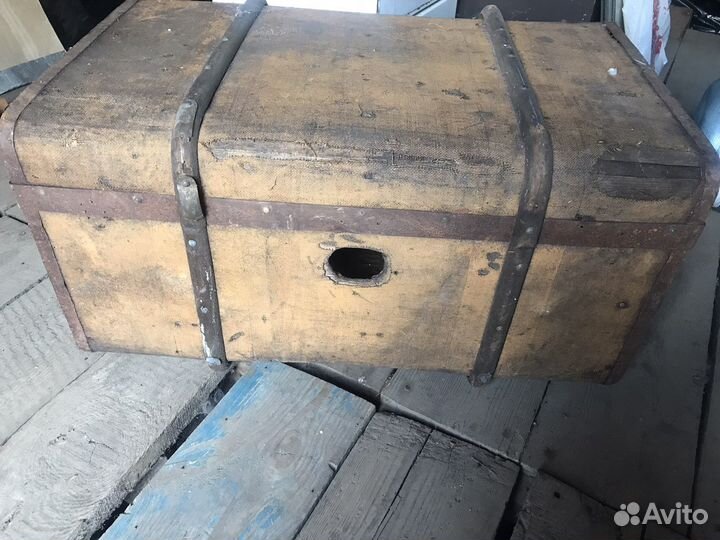 Сундук (чемодан) старинный